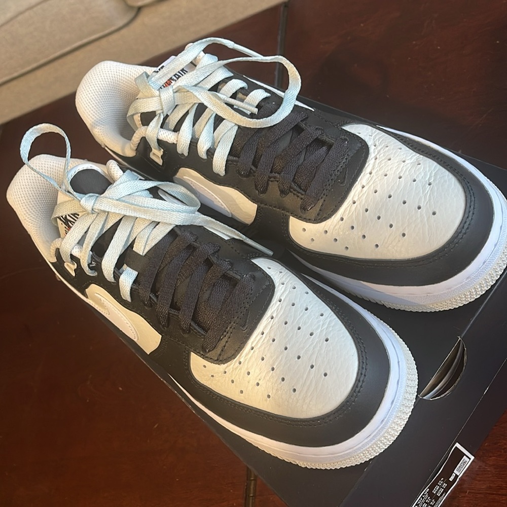 NIKE - AIR FORCE 1 ‘07 LV8 - Black/Light Silver-Phantom - Size 9.5 - Picture 6 of 8